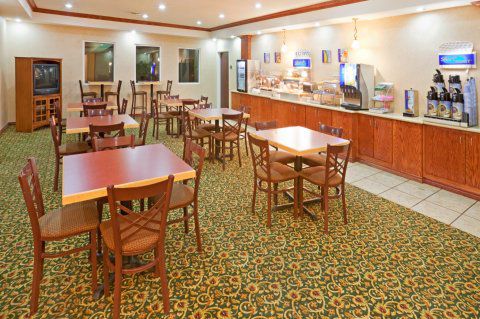 Hotel Magnuson Commerce